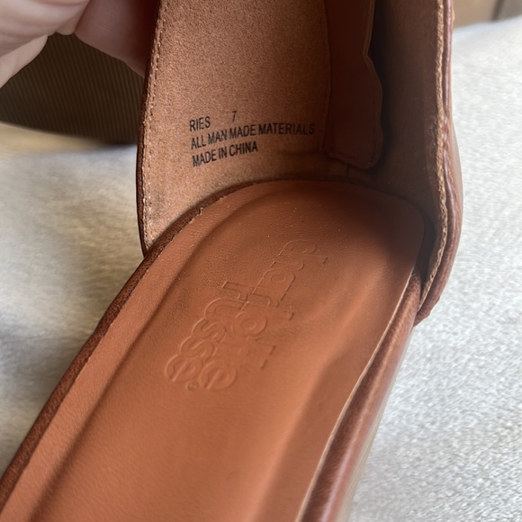 Charlotte Russe 2.5” wedged heels. EUC! Size 7 - Picture 8 of 8